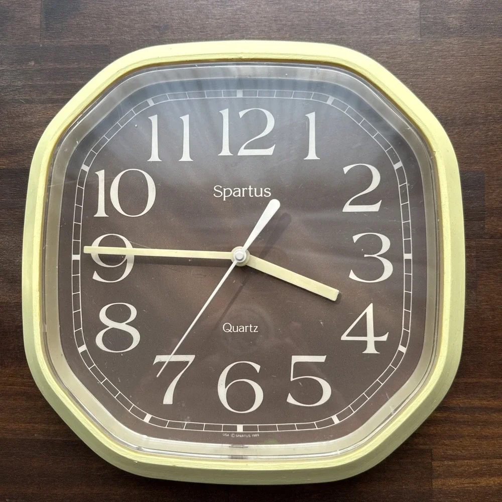 Vintage Spartus Wall Clock Quartz Almond Beige 8.5